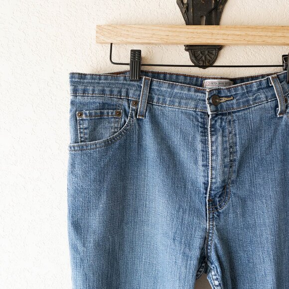 Levi’s Signature Bootcut Jeans | Size 16L Low Rise Stretch Denim - Picture 3 of 7